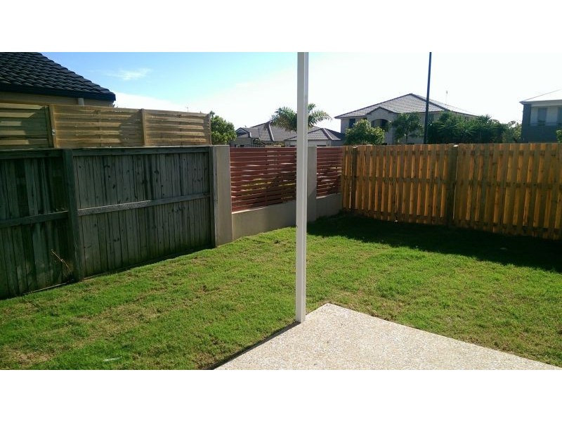 21b Wunburra Circle, Pacific Pines QLD 4211