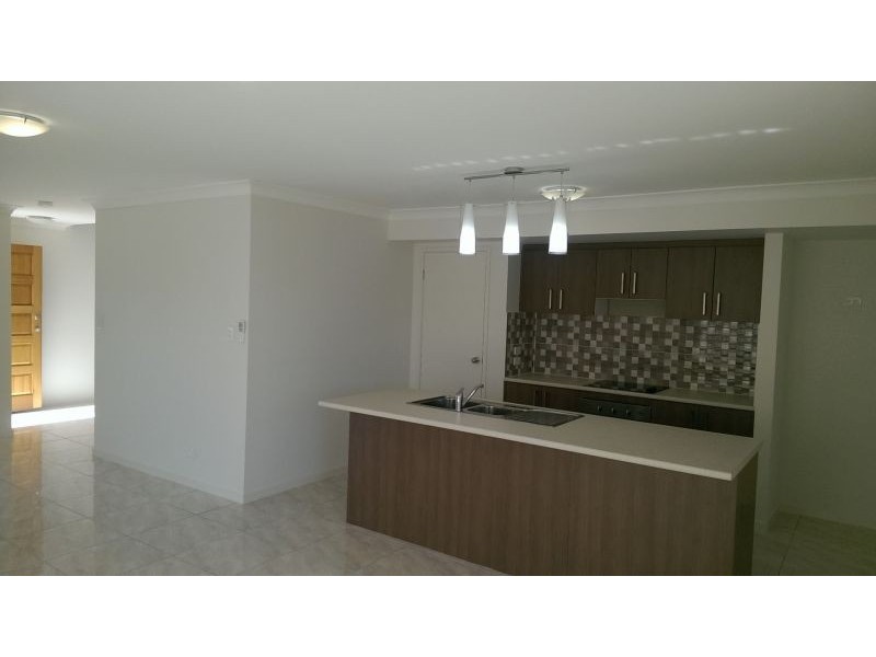 21b Wunburra Circle, Pacific Pines QLD 4211