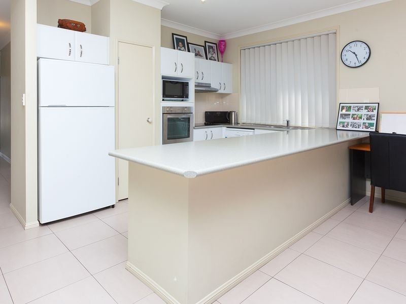 19 Ovals Terrace, Springfield Lakes QLD 4300