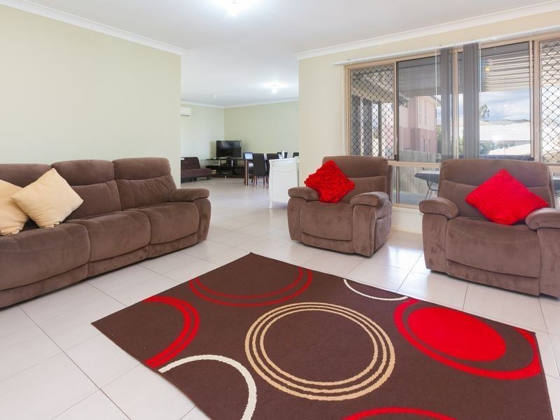 19 Ovals Terrace, Springfield Lakes QLD 4300