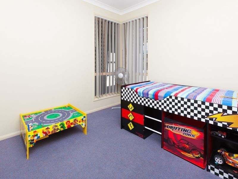 19 Ovals Terrace, Springfield Lakes QLD 4300