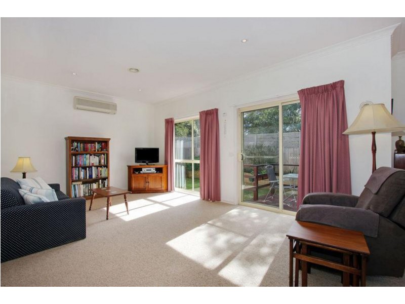 2/11 Norman, Croydon VIC 3136