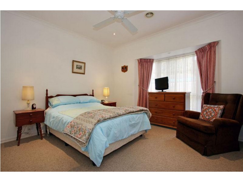 2/11 Norman, Croydon VIC 3136