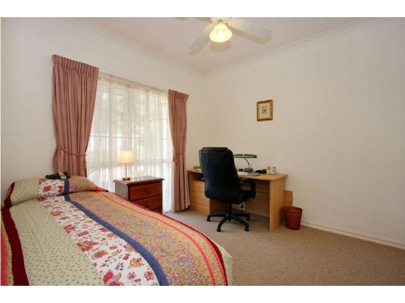 2/11 Norman, Croydon VIC 3136