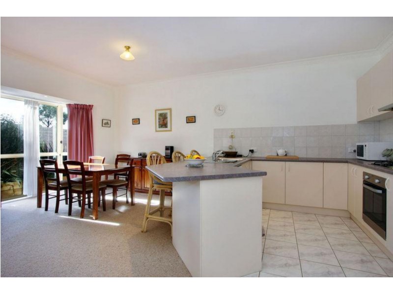 2/11 Norman, Croydon VIC 3136