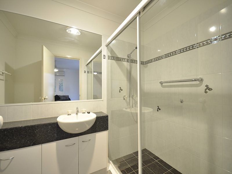 24 Hillridge Crescent, Varsity Lakes QLD 4227