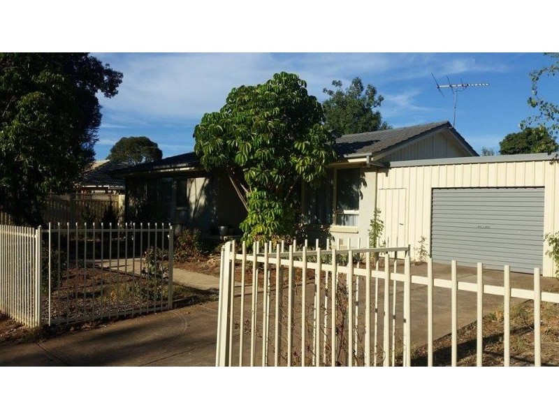 4 Peacock Road, Elizabeth Downs SA 5113