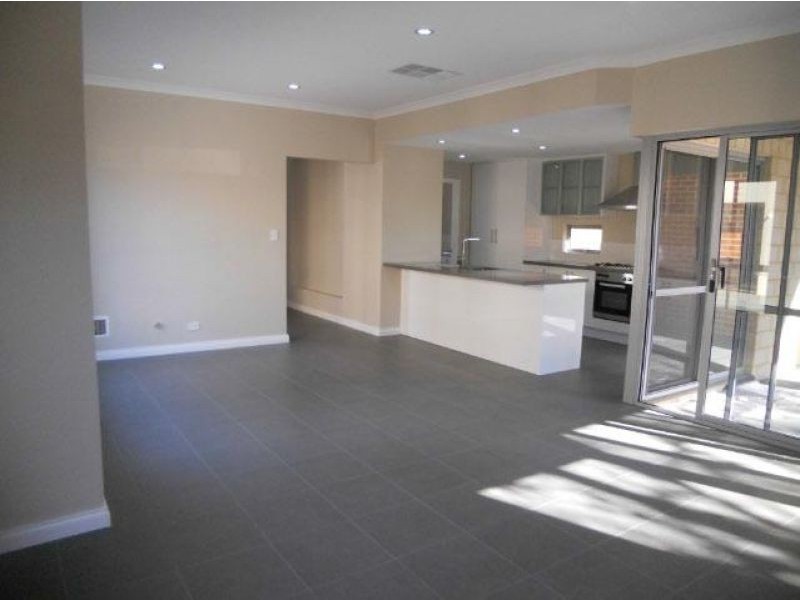 1/110 Leake Street, Belmont WA 6104