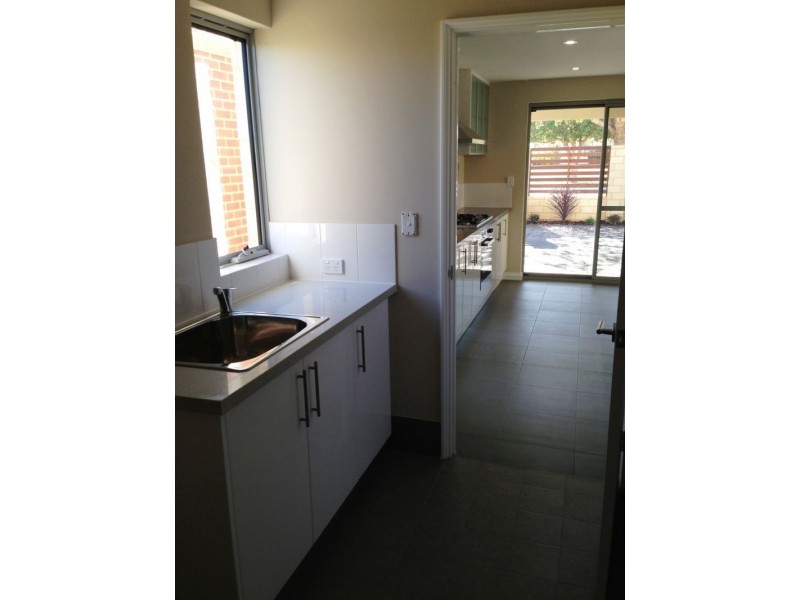 1/110 Leake Street, Belmont WA 6104