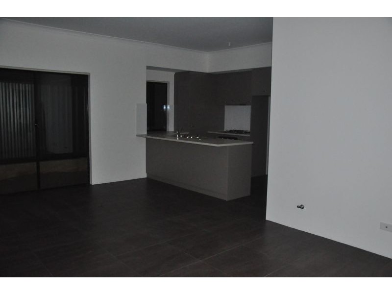 5 Stephen St, Queens Park WA 6107