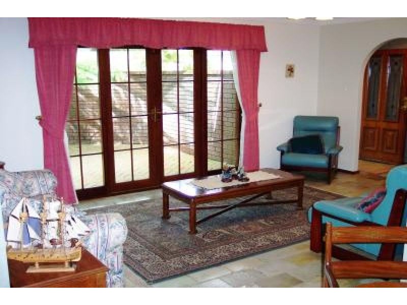 1 Essington St, Huntingdale WA 6110