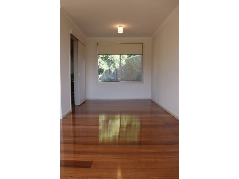 6 Warrah Court, Gladstone Park VIC 3043