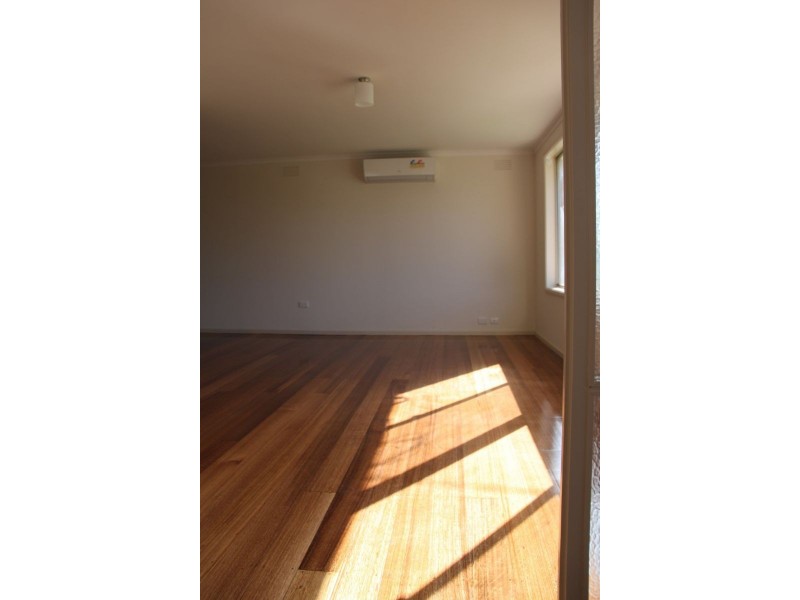 6 Warrah Court, Gladstone Park VIC 3043