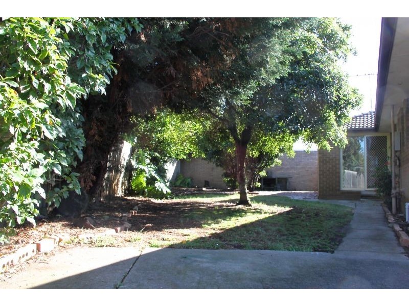 6 Warrah Court, Gladstone Park VIC 3043