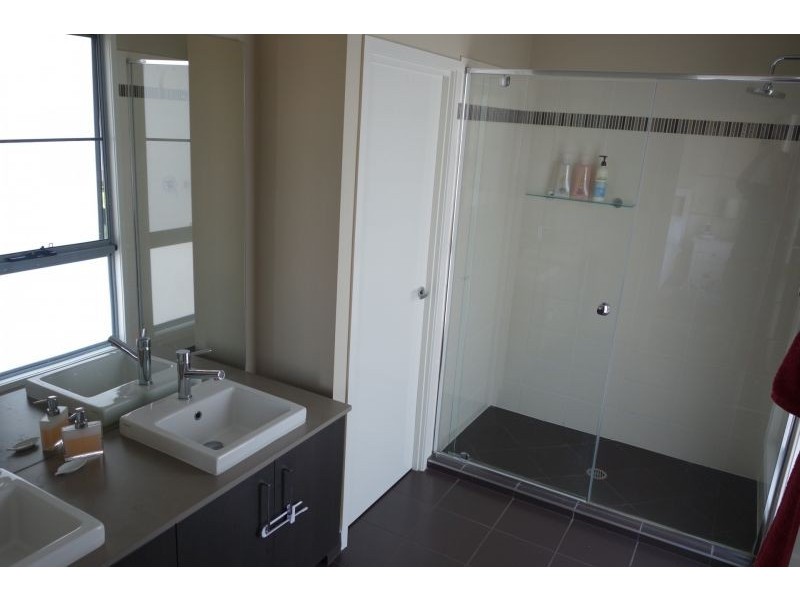 27 O’reilly Crescent, Springfield Lakes QLD 4300