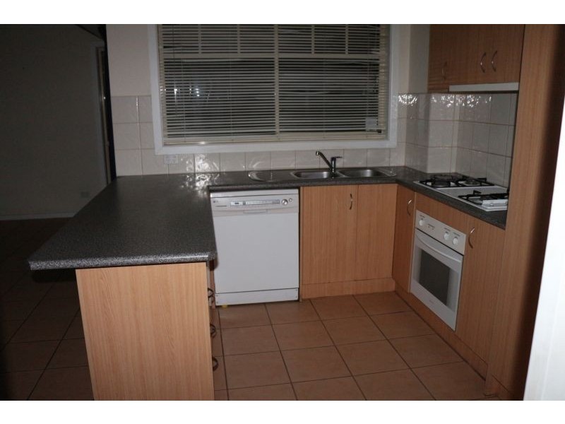 2/24 Churchill Avenue, Maidstone VIC 3012