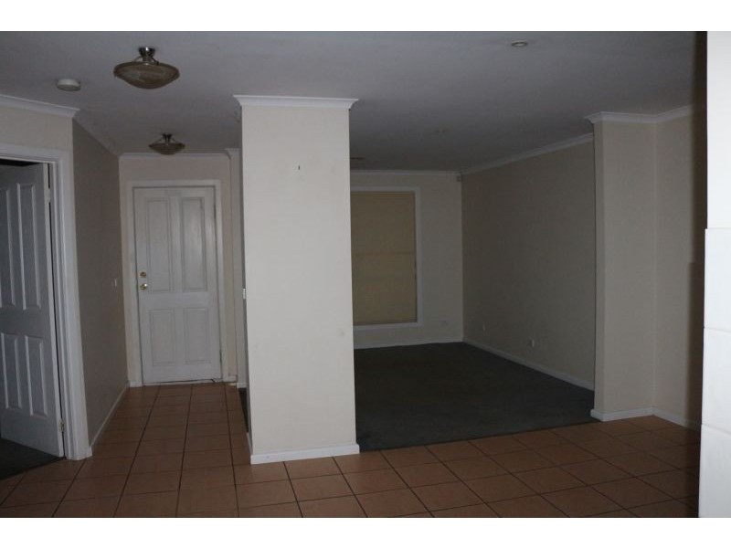 2/24 Churchill Avenue, Maidstone VIC 3012