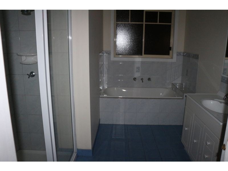 2/24 Churchill Avenue, Maidstone VIC 3012