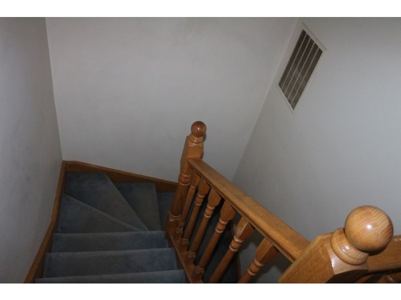 2/24 Churchill Avenue, Maidstone VIC 3012