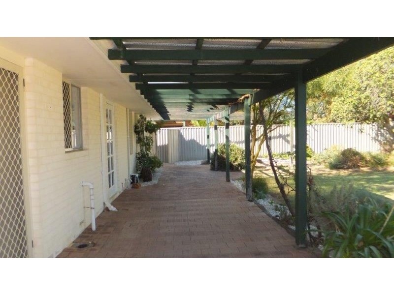 28 Leichhardt Ave, Padbury WA 6025