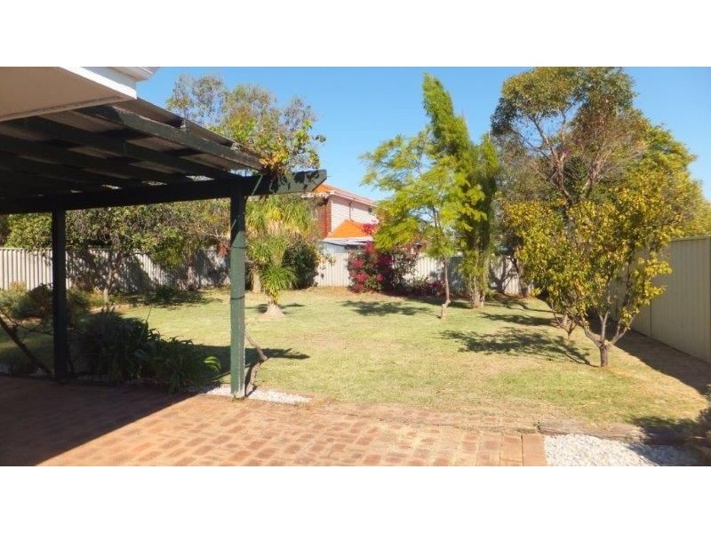 28 Leichhardt Ave, Padbury WA 6025