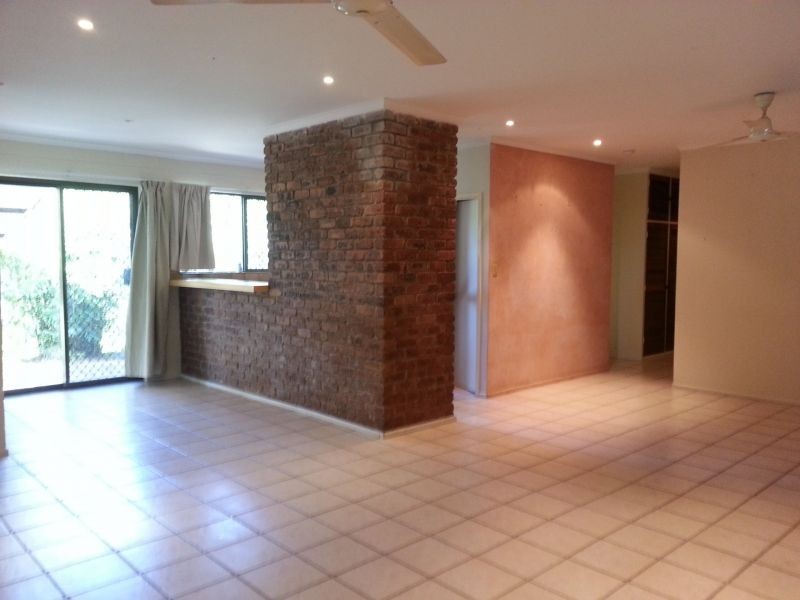 90 Enmore Street, Manoora QLD 4870