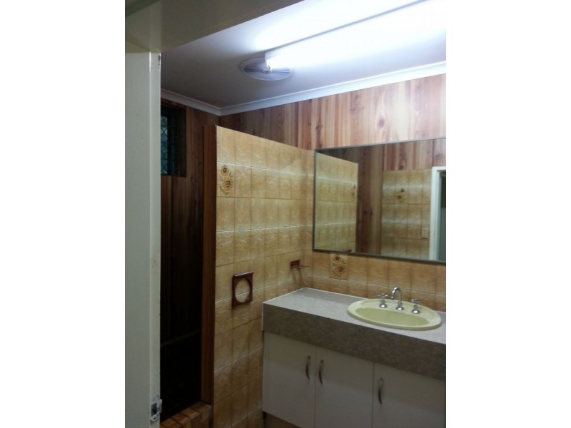 90 Enmore Street, Manoora QLD 4870