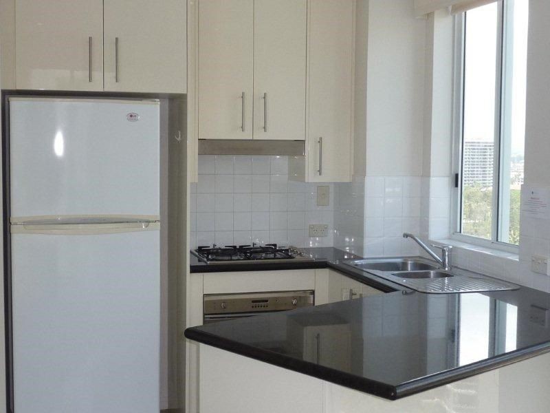 5 Woodroffe Ave, Main Beach QLD 4217