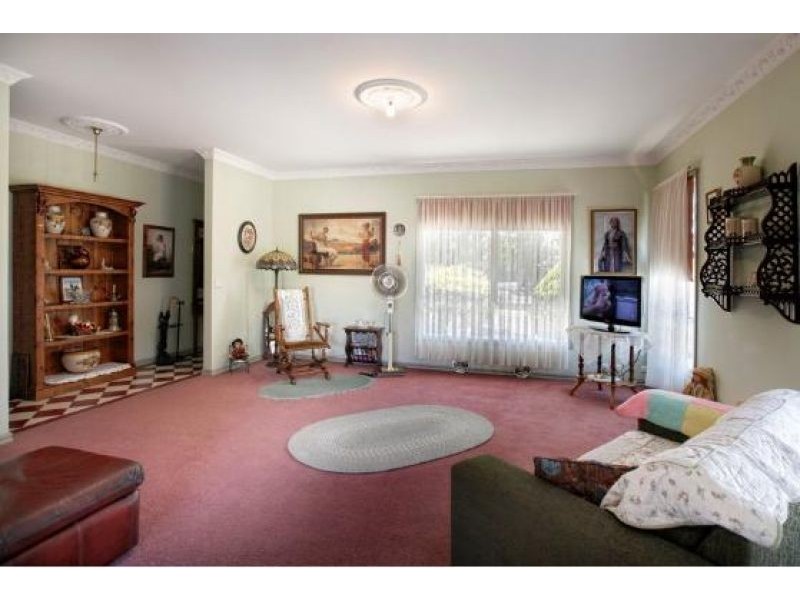 4 Burke Street, Woodend VIC 3442
