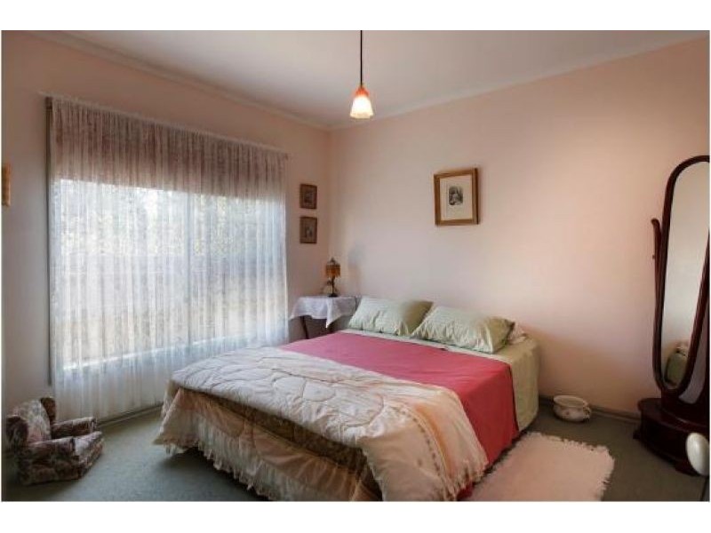 4 Burke Street, Woodend VIC 3442