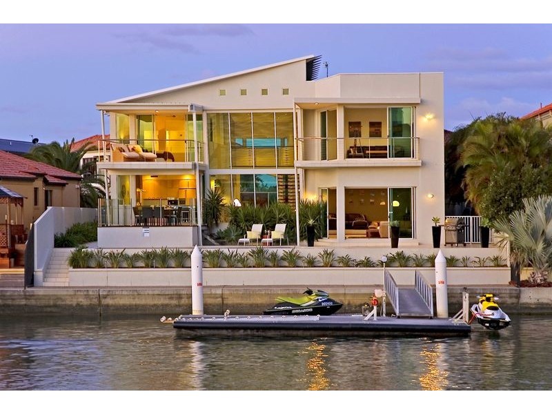 14 King James Ct, Paradise Point QLD 4216