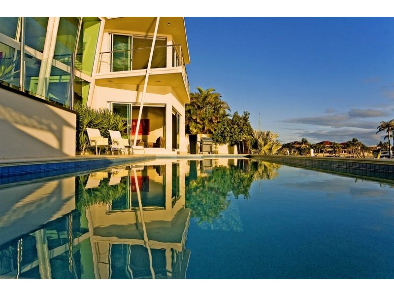 14 King James Ct, Paradise Point QLD 4216