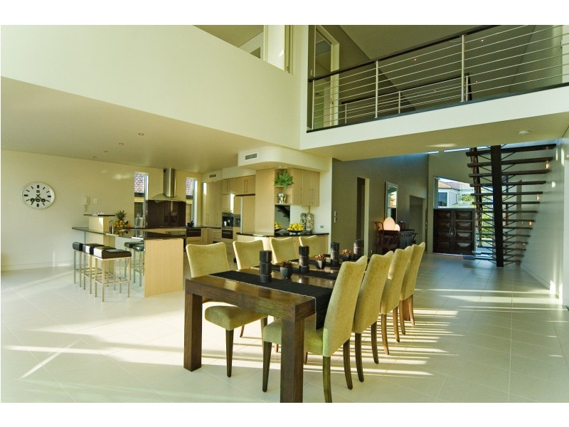 14 King James Ct, Paradise Point QLD 4216