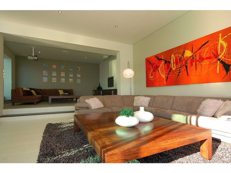 14 King James Ct, Paradise Point QLD 4216