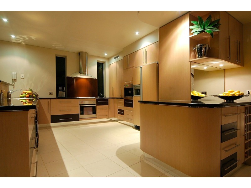 14 King James Ct, Paradise Point QLD 4216