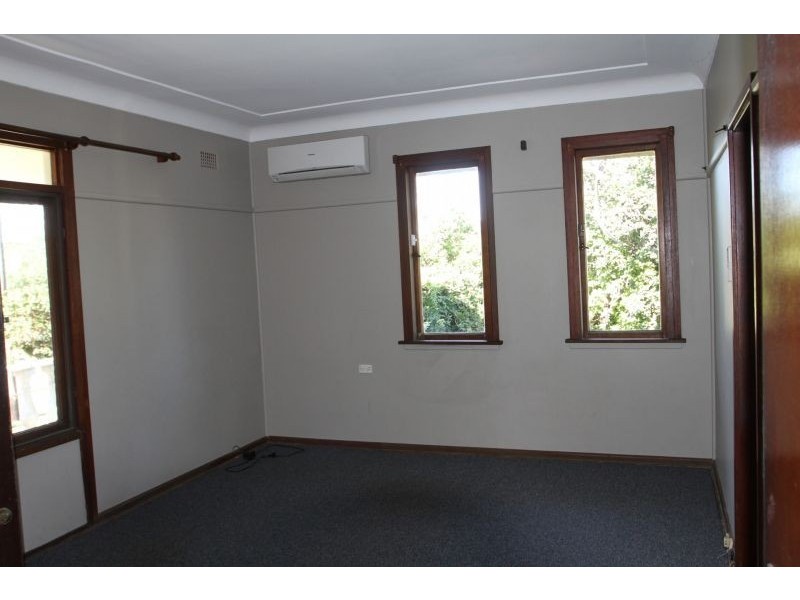 82 Macquarie St, Chifley NSW 2036