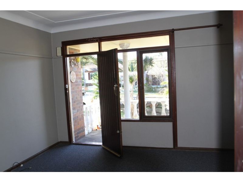 82 Macquarie St, Chifley NSW 2036