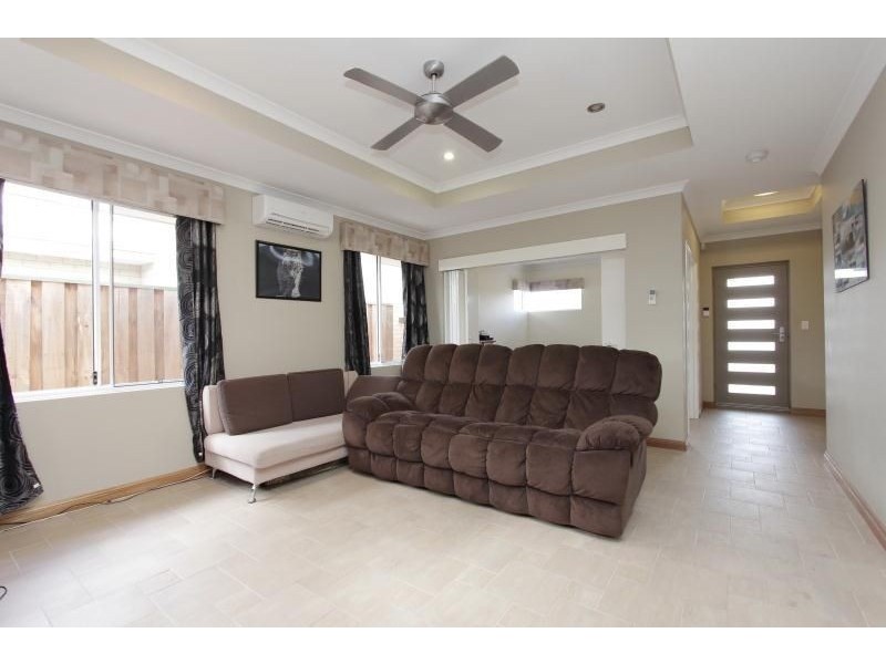 25 Bundaleer Avenue, Ellenbrook WA 6069