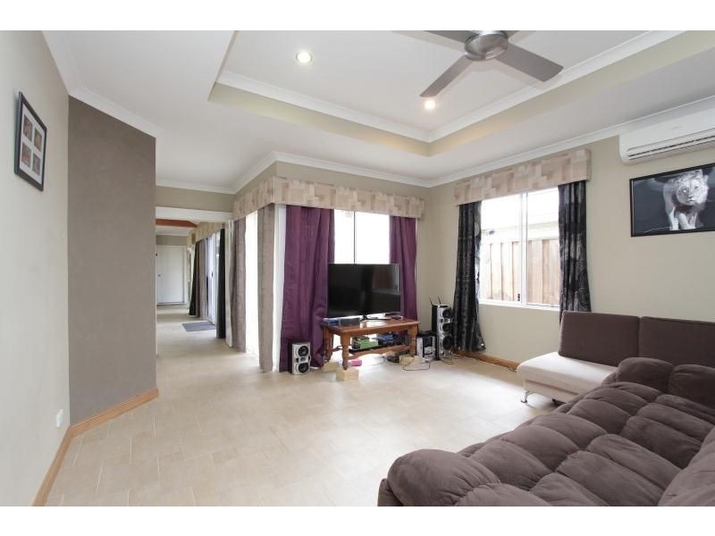 25 Bundaleer Avenue, Ellenbrook WA 6069