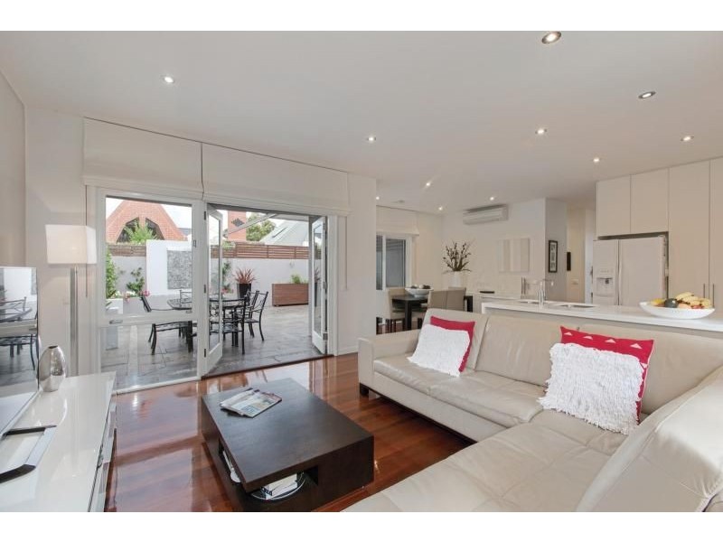 1/16 Rangeview Grove, Balwyn North VIC 3104