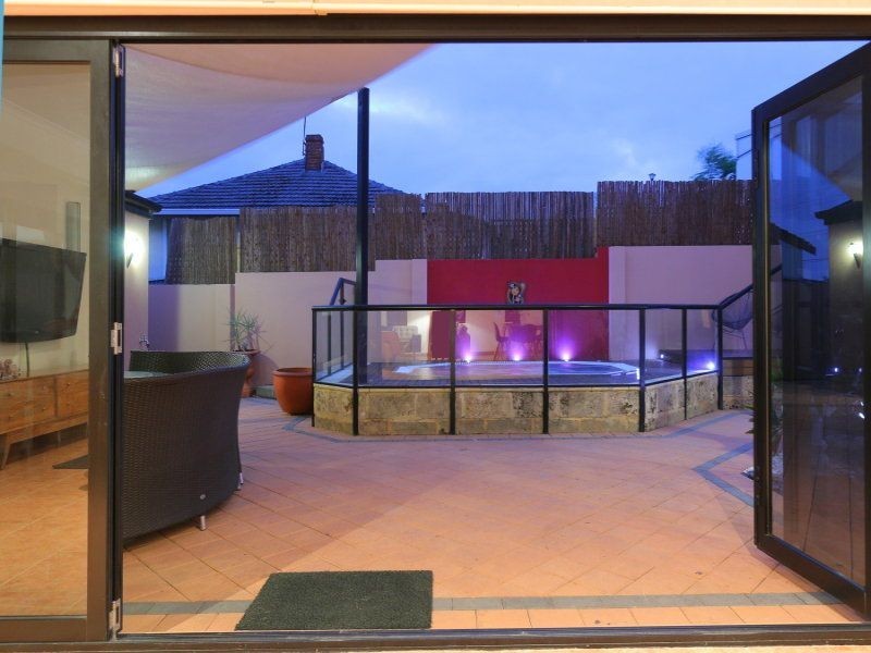 24 Chester St, South Fremantle WA 6162