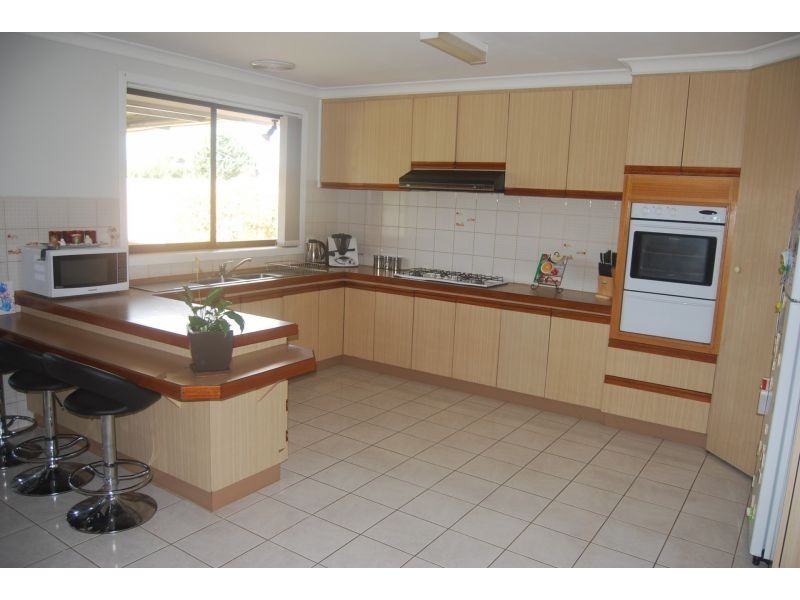 10 Officer Street, Meadow Heights VIC 3048