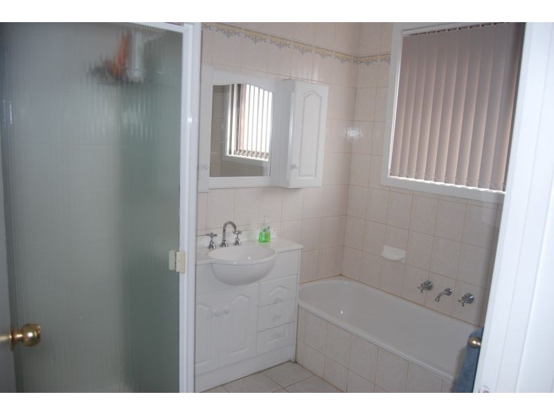 10 Officer Street, Meadow Heights VIC 3048