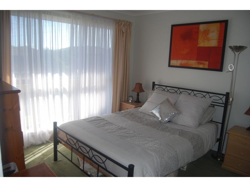 10 Officer Street, Meadow Heights VIC 3048