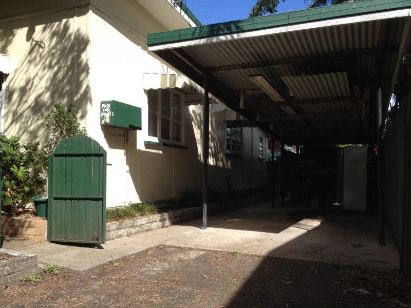 32 Lake Road, Slacks Creek QLD 4127