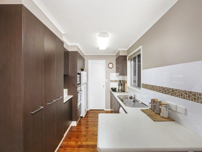 8 Colin Street, Berkeley Vale NSW 2261