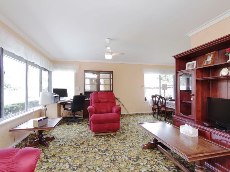 6 Lang Ct, Huntingdale WA 6110
