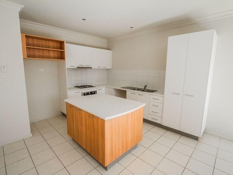 17 Crestview Close, Roxburgh Park VIC 3064