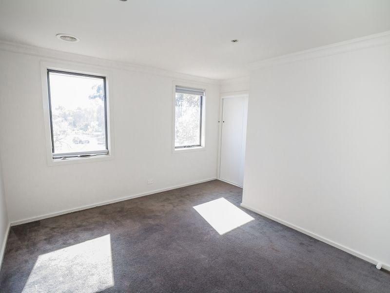 17 Crestview Close, Roxburgh Park VIC 3064