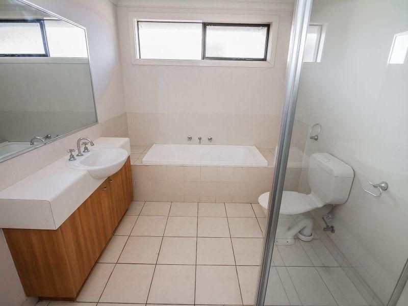 17 Crestview Close, Roxburgh Park VIC 3064